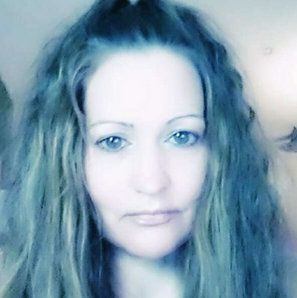 Meet your Posher, Tanya - Picture 1 of 3